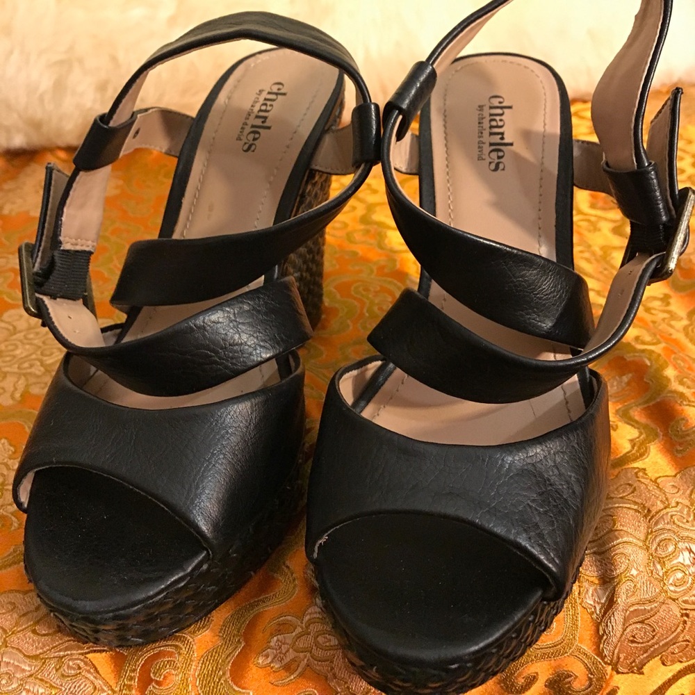 Sz 7 Gorgeous Charles David wedges...blk leather